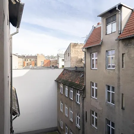 Elegant Very Berry In Center By Renters