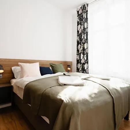 Elegant Very Berry In Center By Renters Διαμέρισμα Πόζναν