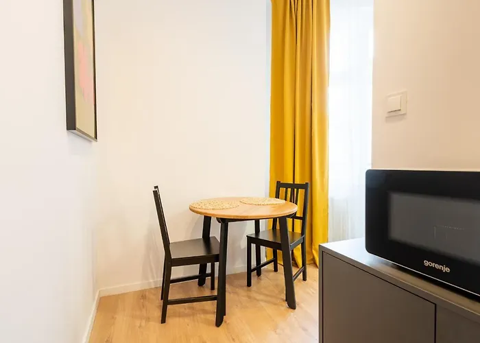 Apartment Elegant Very Berry In Center By Renters *