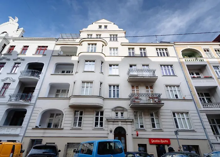 Elegant Very Berry In Center By Renters *