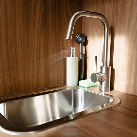 Elegant Very Berry In Center By Renters Apartamento