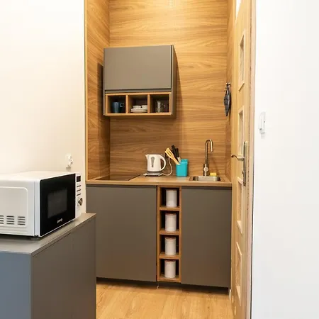 Elegant Very Berry In Center By Renters