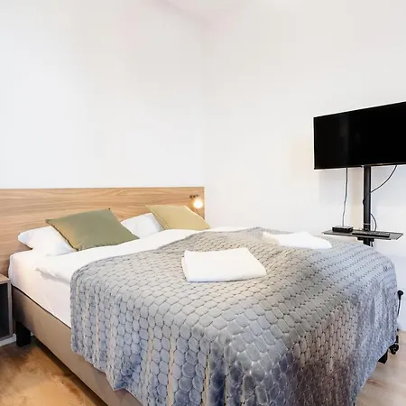 Apartamento Elegant Very Berry In Center By Renters *