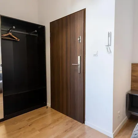 Elegant Very Berry In Center By Renters