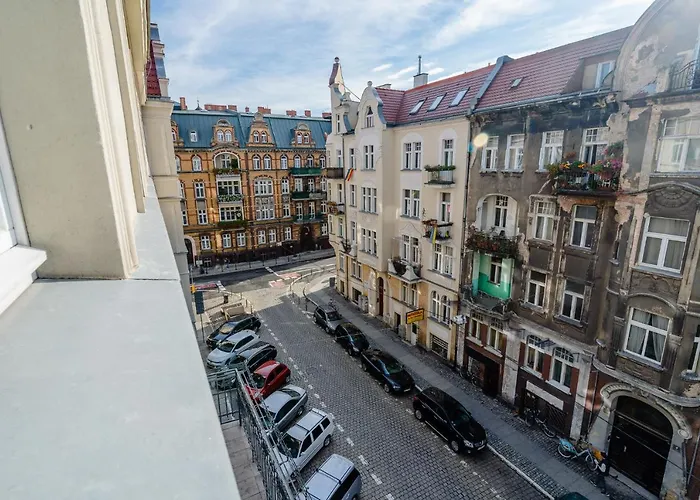 Elegant Very Berry In Center By Renters Poznan