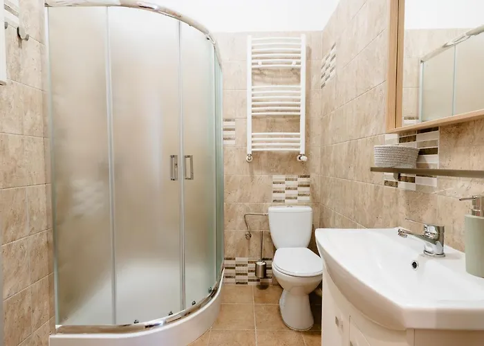 Elegant Very Berry In Center By Renters Apartment Poznan