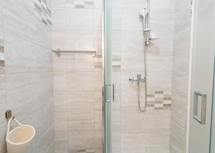 Apartment Elegant Very Berry In Center By Renters