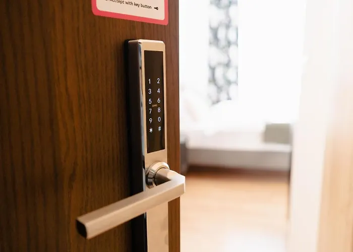 Elegant Very Berry In Center By Renters Apartment *