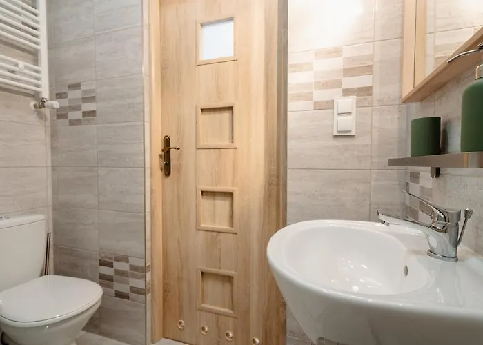 Elegant Very Berry In Center By Renters Poznan