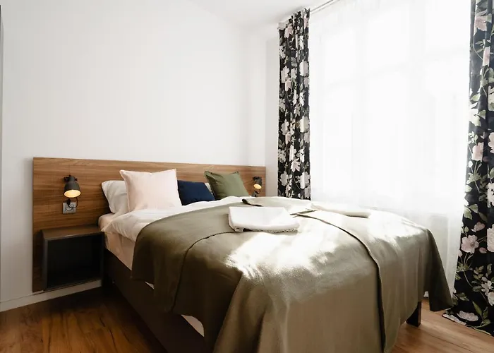 Elegant Very Berry In Center By Renters Apartment Poznan